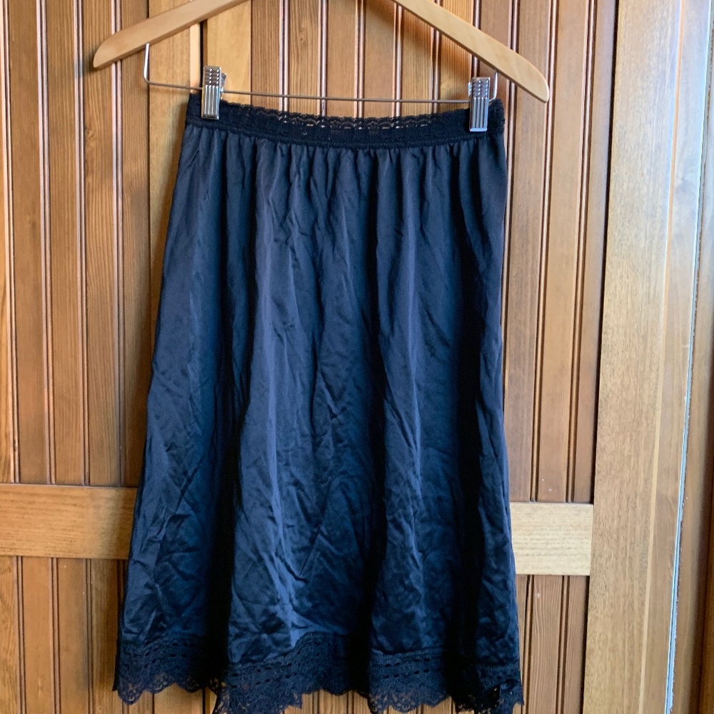 VINTAGE BLACK HALF SLIP SIZE SMALL MEDIUM